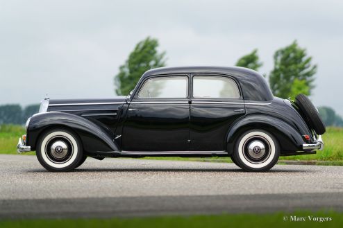 Mercedes-Benz 220 limousine, 1952