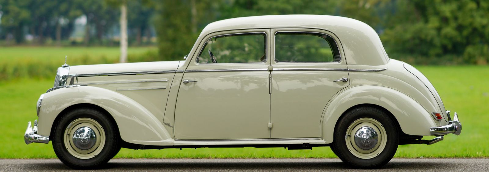 Mercedes-Benz 220 (W187), 1953