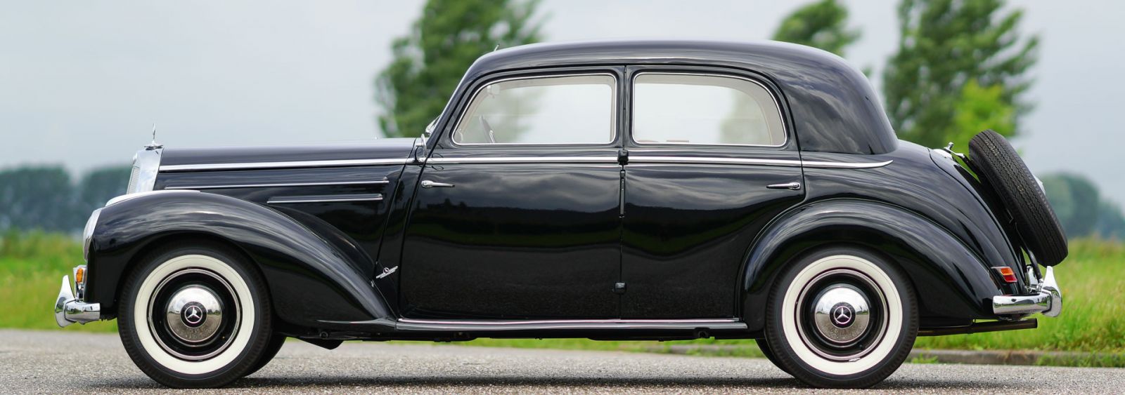 Mercedes-Benz 220 limousine, 1952