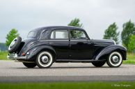 Mercedes-Benz 220 limousine, 1952