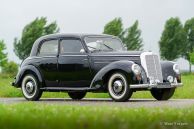 Mercedes-Benz 220 limousine, 1952